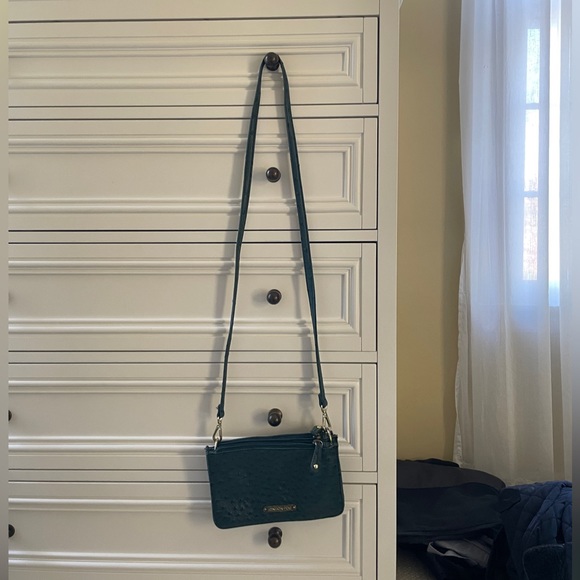 London Fog Crossbody Bag - Picture 3 of 7